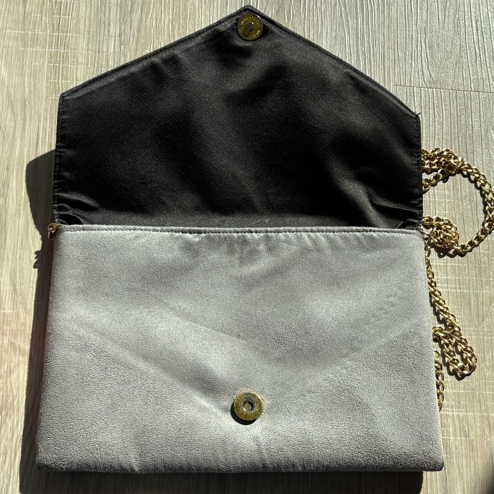 Aztec Patterned Crossbody from Shiraleah Chicago - Picture 4 of 4